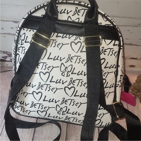 Betsey Johnson LUV Heart Backpack Hot Pink White Black - Picture 10 of 16
